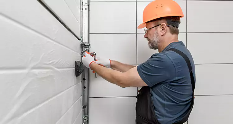 Emergency Garage Door Repair in Palm Valley, FL